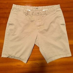 Mens Old Navy Khaki Shorts - Skinny/Stretch Size 40